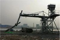 Ako manipuluje závitovkový vykladač lodí s hromadným nákladom s rôznou hustotou?